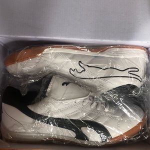 Air men’s sneakers black and white